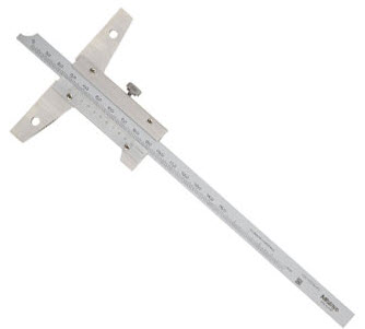 工業量測現場使用深度計進行深度尺寸檢查