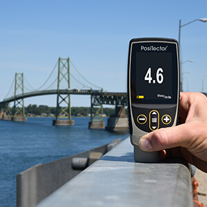 Thiết bị đo độ dày lớp phủ dùng trong kiểm tra chất lượng bề mặt sơn